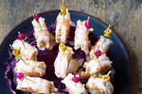 Crevettes marinées sésame, par Cuisine at home Traiteur Yvelines, Traiteur Saint Germain en Laye